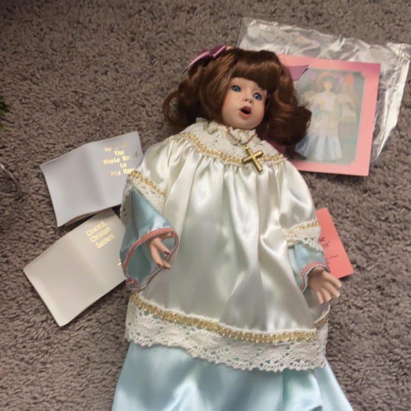 Treasury Collection singing sweetheart 14” Gloria doll - Picture 13 of 15